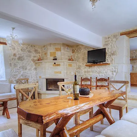 Caneva - Countryside Haven With Full Privacy Villa